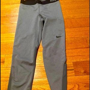 Womens Nike Capri leggings Dri fit